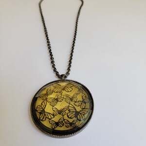 Vintage Yellow Black Butterfly Round Pendant Necklace Dark Chain Faceted